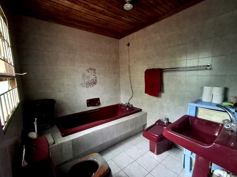 5 Bedroom Property for Sale in Mdantsane Eastern Cape